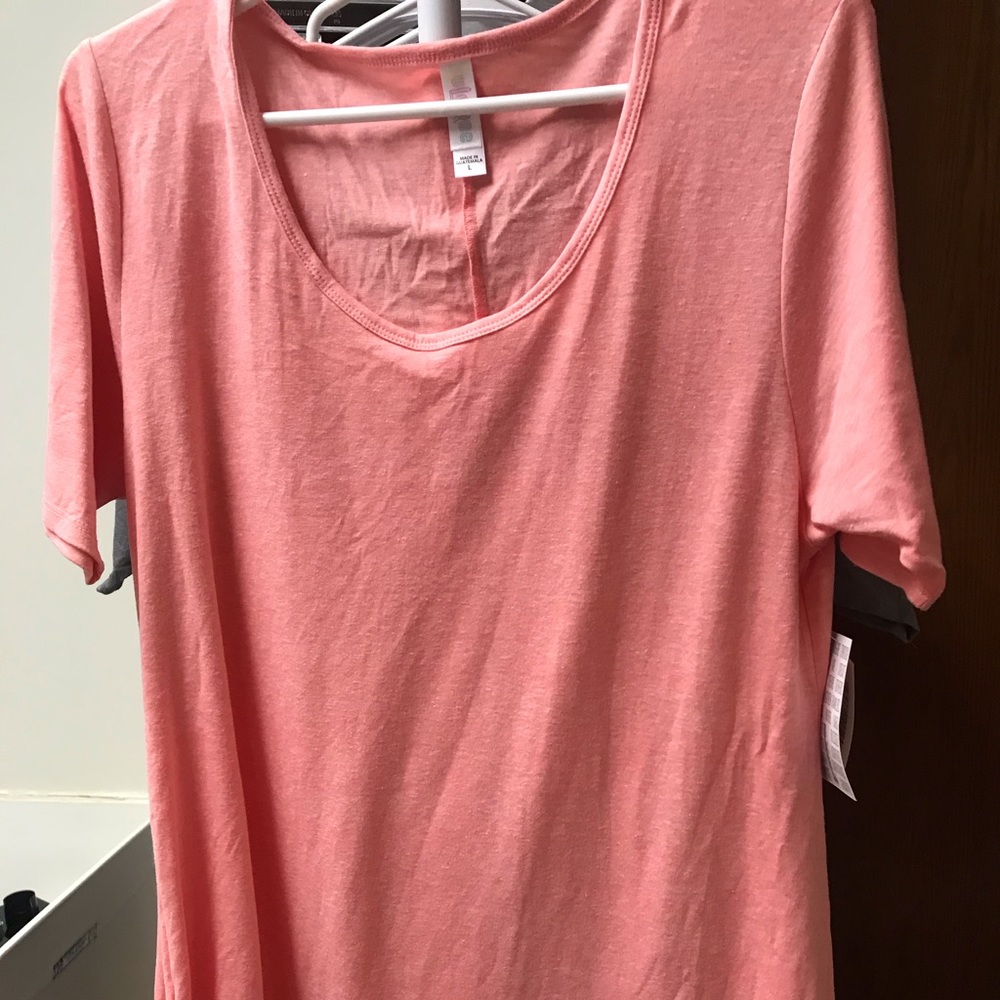 BNWT Large LuLaRoe Coral Perfect T